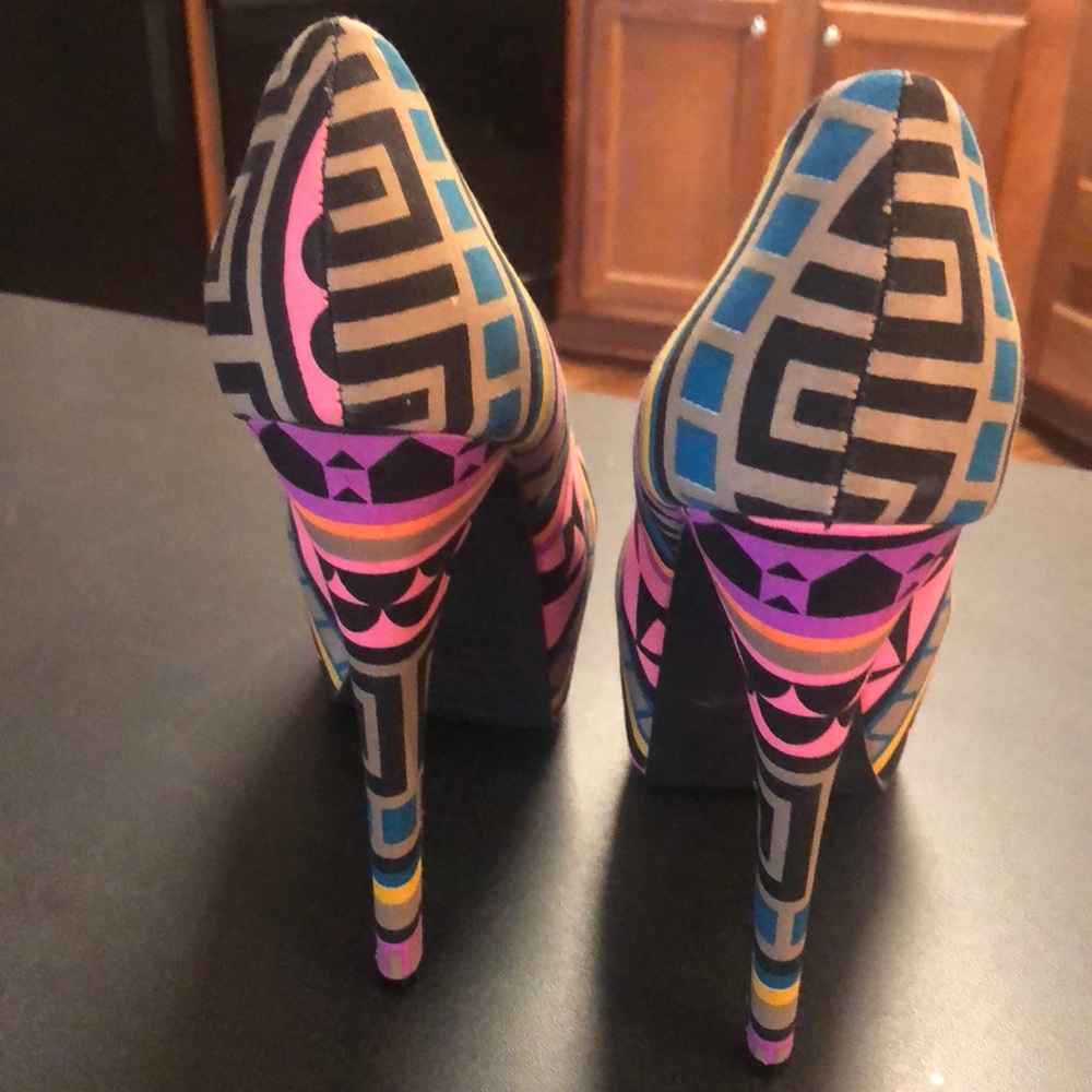 Heels - Picture 3 of 3